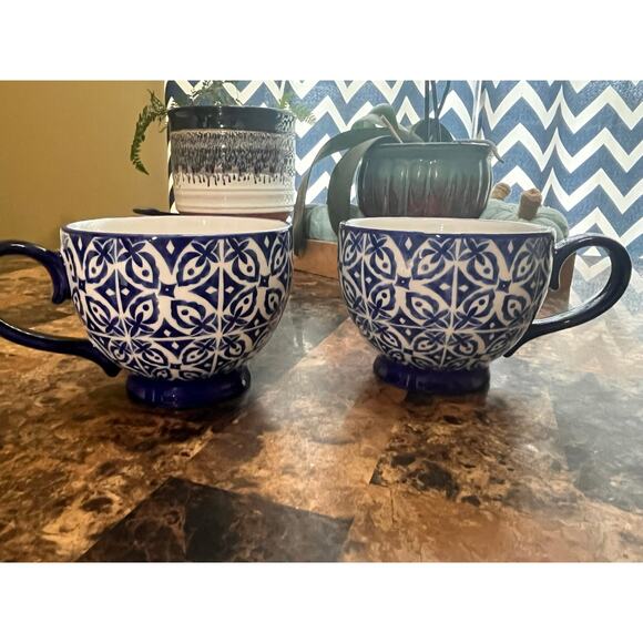 Beautiful oversized blue and white coffee cups - Picture 1 of 7